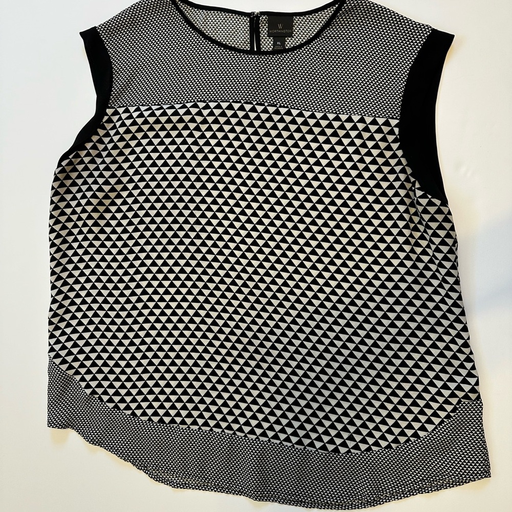 Women’s black and white shirt